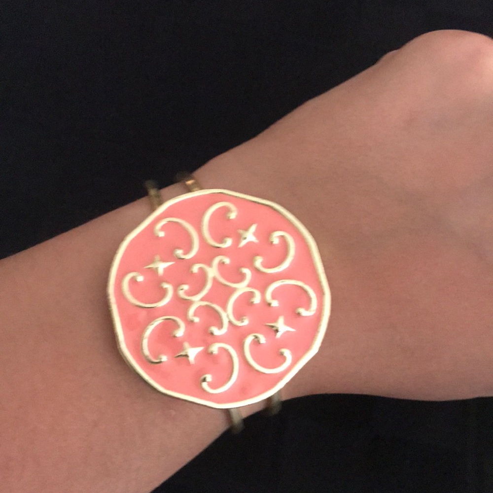 Pink patterned bracelet